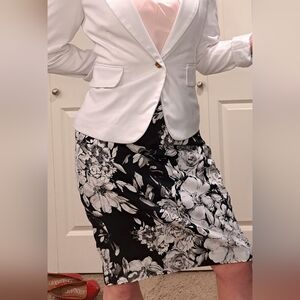 White House Black Market Black and White Floral Pencil Skirt